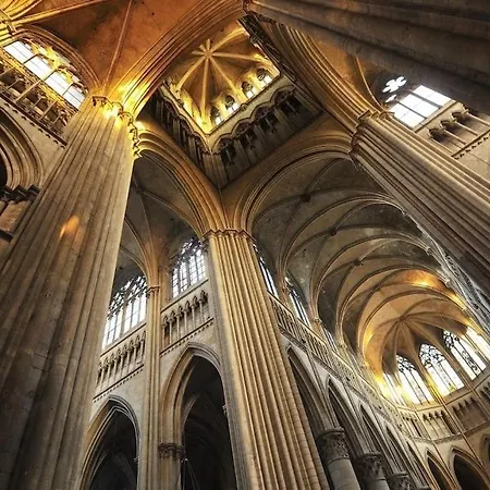 De Charme Centre Apartment